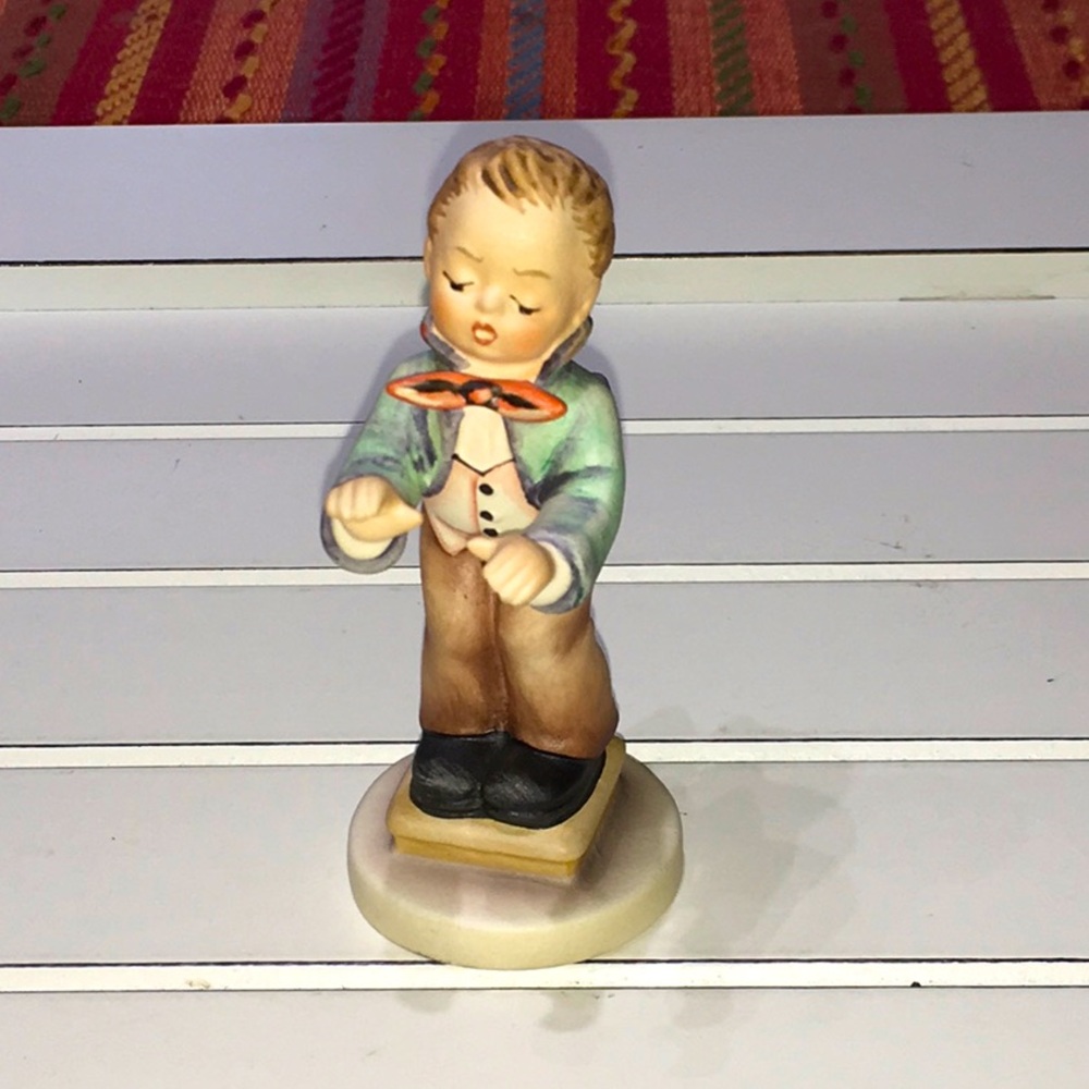 Goebel Hummel 1985 “Band Leader” Figurine #129 TMK-6. Signed. 3.5” tall